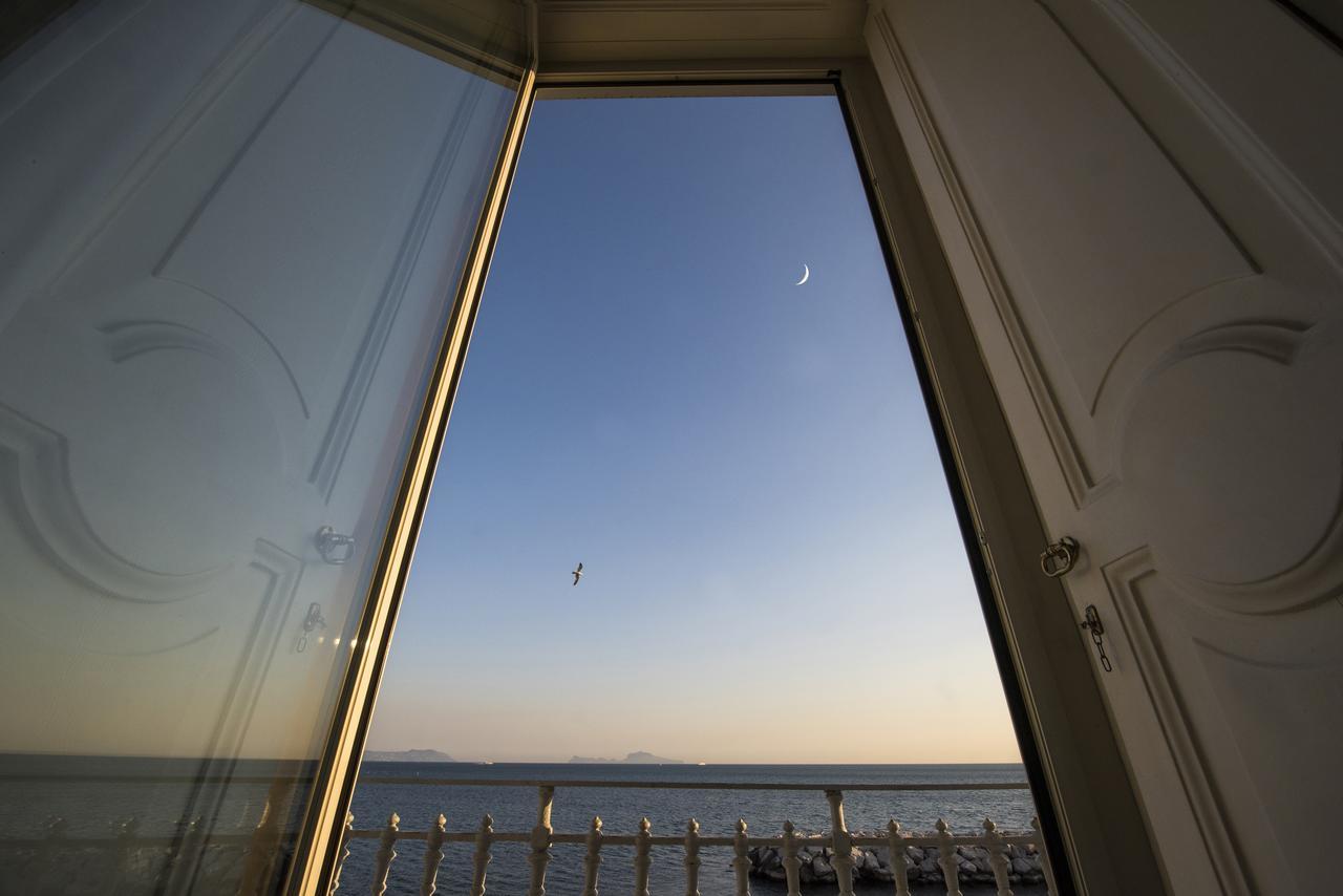 Mareluna Suite De Charme Naples Extérieur photo